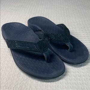 Vionic navy blue rubber sole flip flops with crystal embellished straps size 7
